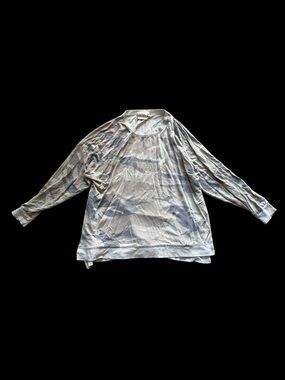 ✨ -Dantelle long
sleeve top with a unique pattern✨